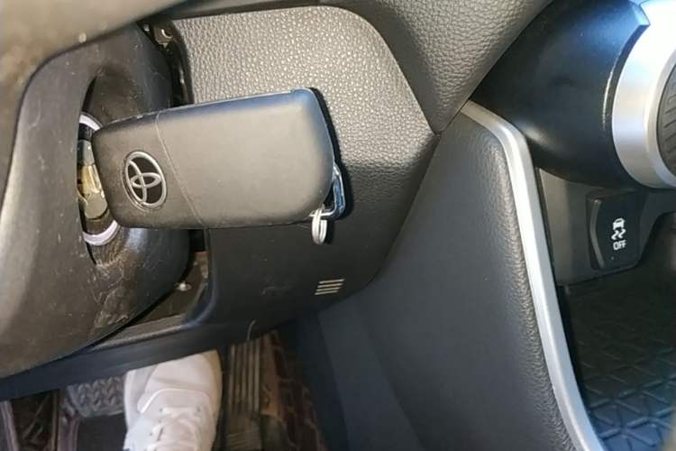 Used Toyota RAV4 2023 2.0L CVT Two-Wheel Drive Urban Edition Vehicle Key