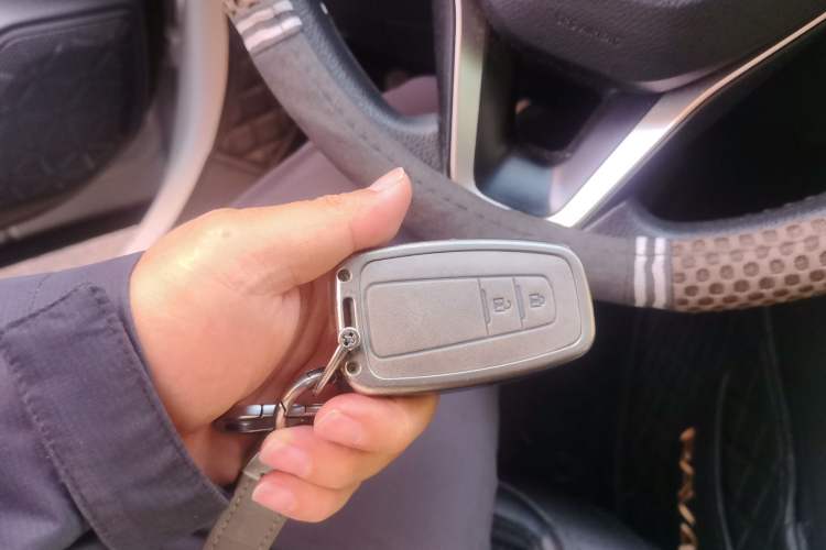 Used Toyota RAV4 2023 2.0L CVT Two-Wheel Drive Fashion Edition Vehicle Key