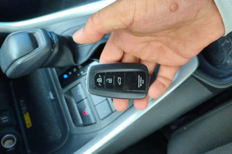 Used Toyota RAV4 2023 2.0L CVT Two-Wheel Drive Fashion Edition Vehicle Key