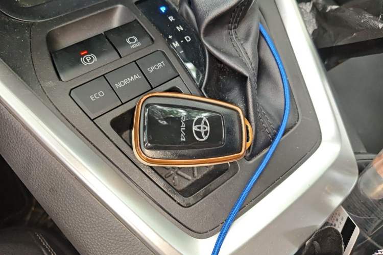 Used Toyota RAV4 2023 2.0L CVT Two-Wheel Drive 20th Anniversary Platinum Edition Vehicle Key