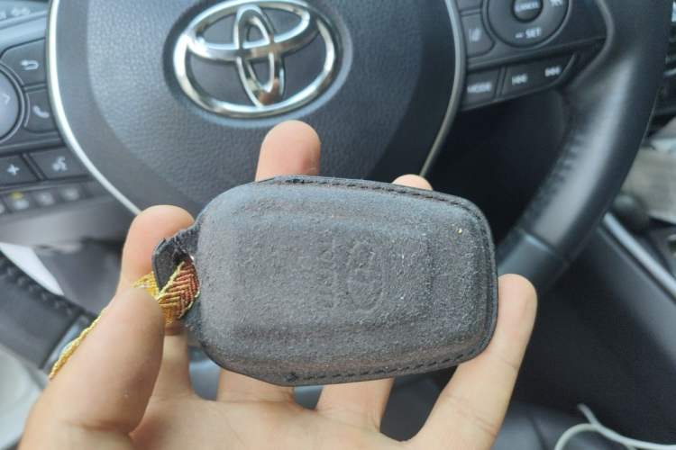 Used Toyota RAV4 2023 2.0L CVT Two-Wheel Drive 20th Anniversary Platinum Edition Vehicle Key