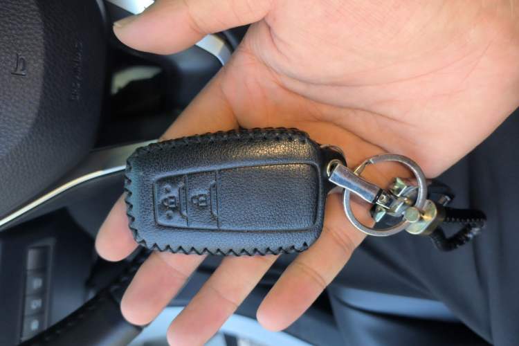 Used Toyota RAV4 2023 2.0L CVT Two-Wheel Drive 20th Anniversary Platinum Edition Vehicle Key