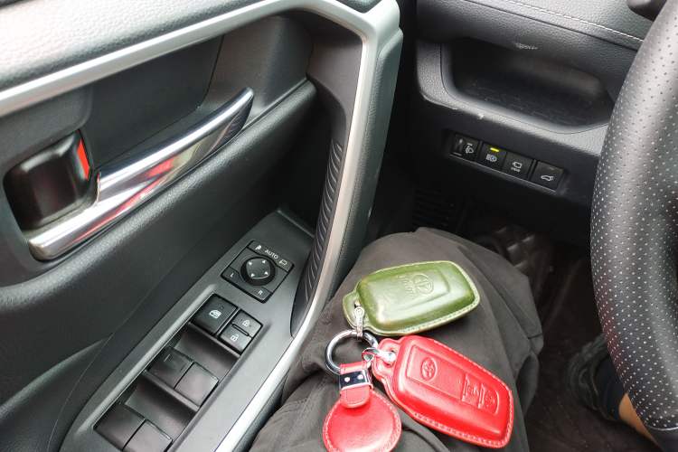 Used Toyota RAV4 2023 2.0L CVT 4x4 Adventure Edition Vehicle Key