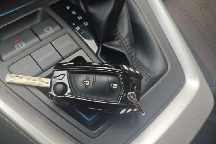 Used Toyota RAV4 2023 2.0L CVT Two-Wheel Drive Urban Edition Vehicle Key