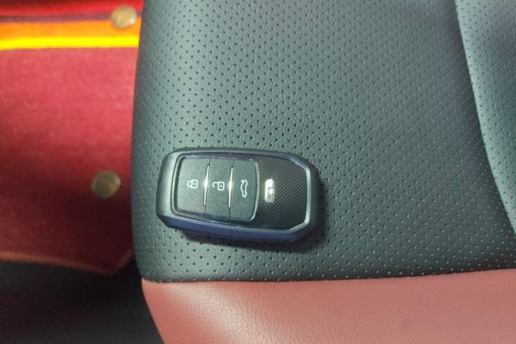 Used Toyota RAV4 2023 Dual-Motor 2.5L E-CVT Two-Wheel Drive Elite Edition Vehicle Key