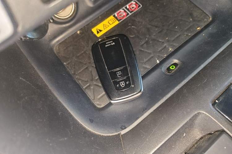 Used Toyota RAV4 2023 Dual-Engine 2.5L E-CVT Four-Wheel Drive Elite Plus Edition Vehicle Key