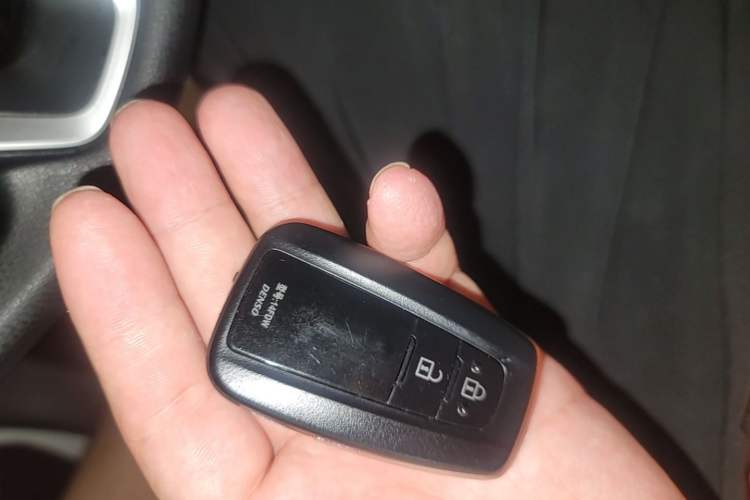 Used Toyota RAV4 2023 Dual-Motor 2.5L E-CVT Two-Wheel Drive Elite Edition Vehicle Key