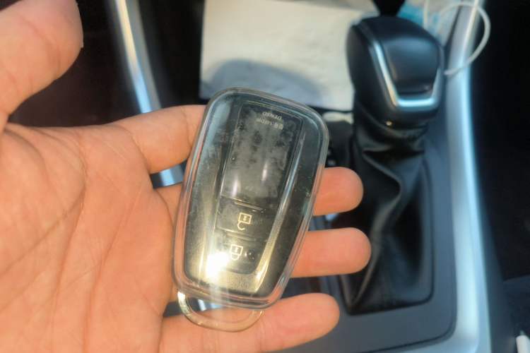 Used Toyota RAV4 2023 2.0L CVT Two-Wheel Drive Fashion Plus Edition Vehicle Key