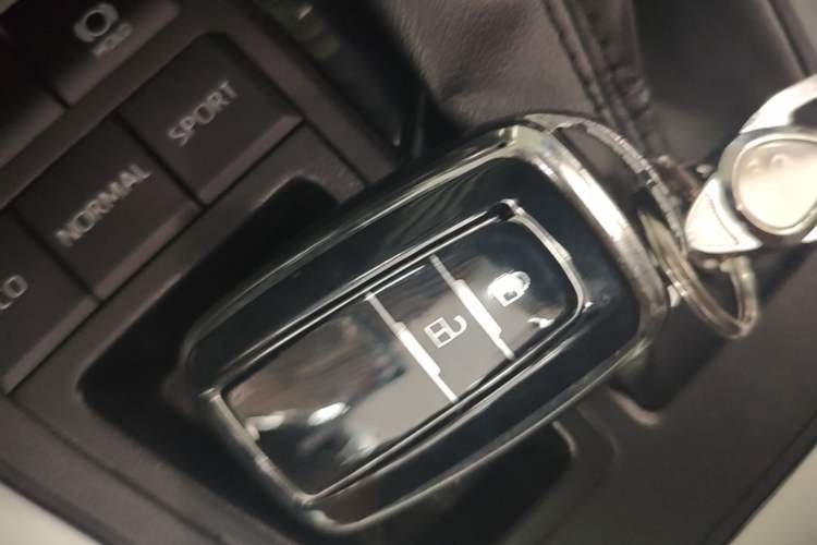 Used Toyota RAV4 2023 2.0L CVT Two-Wheel Drive Fashion Plus Edition Vehicle Key