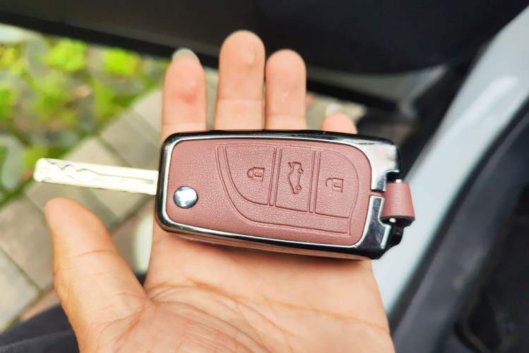 Used Toyota RAV4 2023 2.0L CVT Two-Wheel Drive Urban Edition Vehicle Key