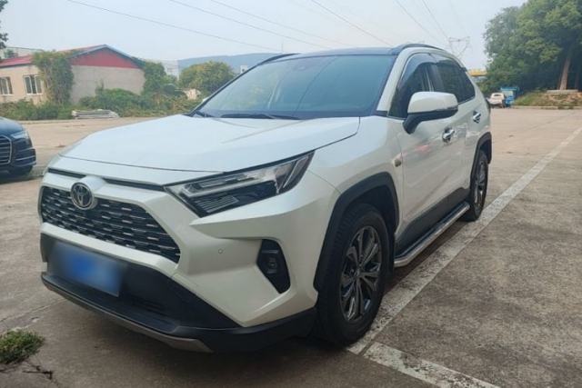 Ojetý Toyota RAV4 2023 2.0L CVT Two-Wheel Drive 20th Anniversary Platinum Edition