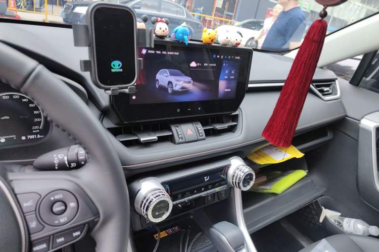 Used Toyota RAV4 2024 2.0L CVT Two-Wheel Drive Fashion Plus Edition Audio And AC Panel