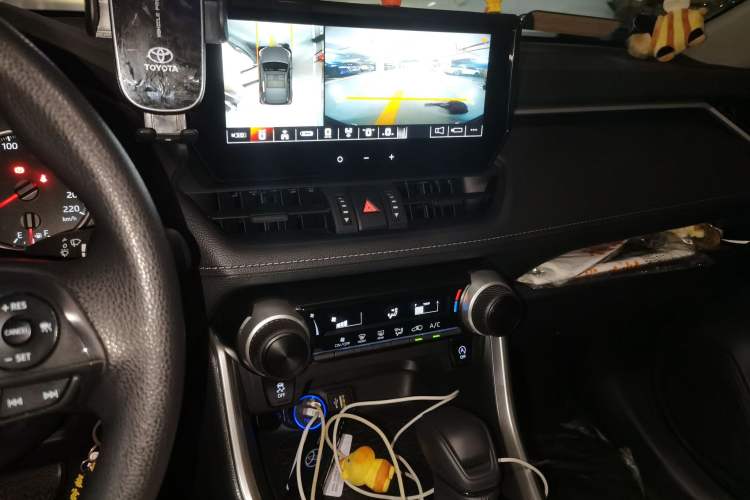 Used Toyota RAV4 2024 2.0L CVT Two-Wheel Drive Urban Edition Audio And AC Panel