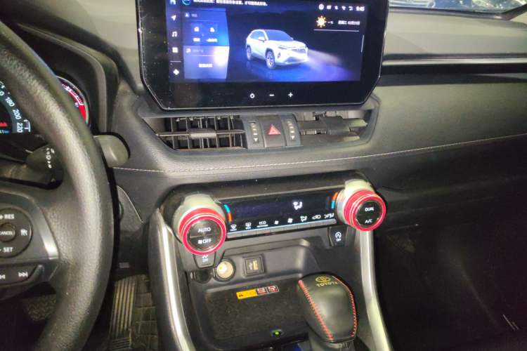 Used Toyota RAV4 2024 2.0L CVT Two-Wheel Drive Fashion Edition Audio And AC Panel