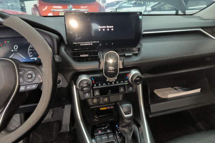 Used Toyota RAV4 2024 2.0L CVT Two-Wheel Drive Fashion Plus Edition Audio And AC Panel