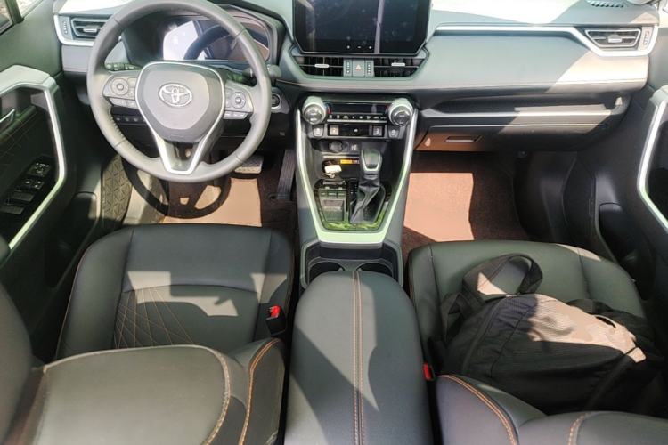 Used Toyota RAV4 2024 2.0L CVT Two-Wheel Drive Fashion Plus Edition Center Console