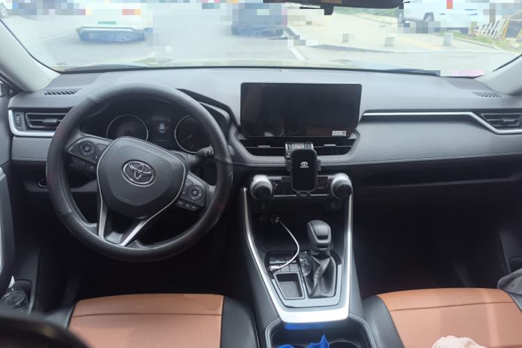 Used Toyota RAV4 2024 2.0L CVT Two-Wheel Drive Urban Edition Center Console