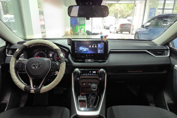 Used Toyota RAV4 2024 2.0L CVT Two-Wheel Drive Urban Edition Center Console