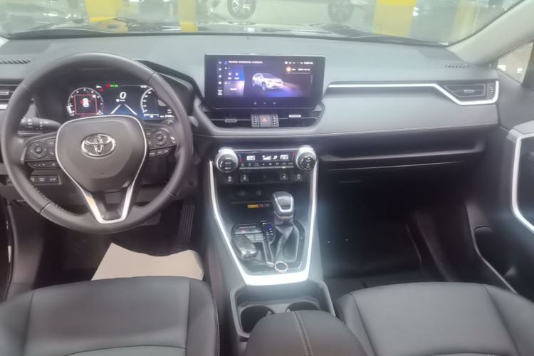 Used Toyota RAV4 2024 2.0L CVT Two-Wheel Drive Fashion Plus Edition Center Console