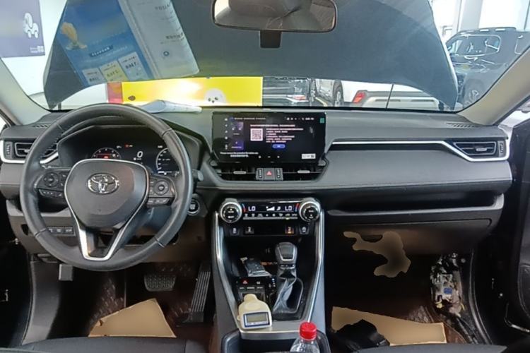 Used Toyota RAV4 2024 2.0L CVT Two-Wheel Drive Fashion Plus Edition Center Console