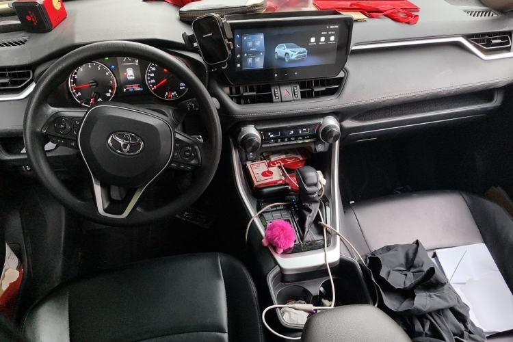 Used Toyota RAV4 2024 2.0L CVT Two-Wheel Drive Urban Edition Center Console