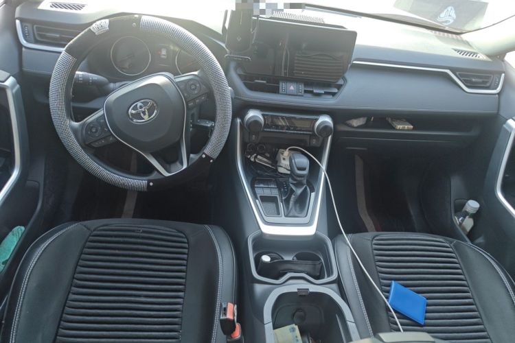 Used Toyota RAV4 2024 2.0L CVT Two-Wheel Drive Urban Edition Center Console