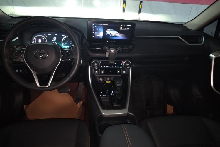 Used Toyota RAV4 2024 2.0L CVT Two-Wheel Drive Fashion Plus Edition Center Console