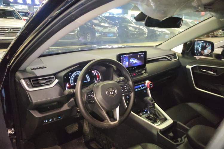 Used Toyota RAV4 2024 2.0L CVT Two-Wheel Drive Fashion Edition Center Console