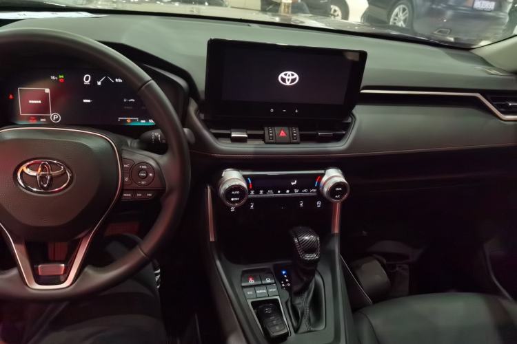 Used Toyota RAV4 2024 2.0L CVT Two-Wheel Drive Fashion Plus Edition Center Console