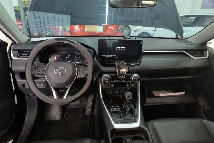 Used Toyota RAV4 2024 2.0L CVT Two-Wheel Drive Fashion Plus Edition Center Console