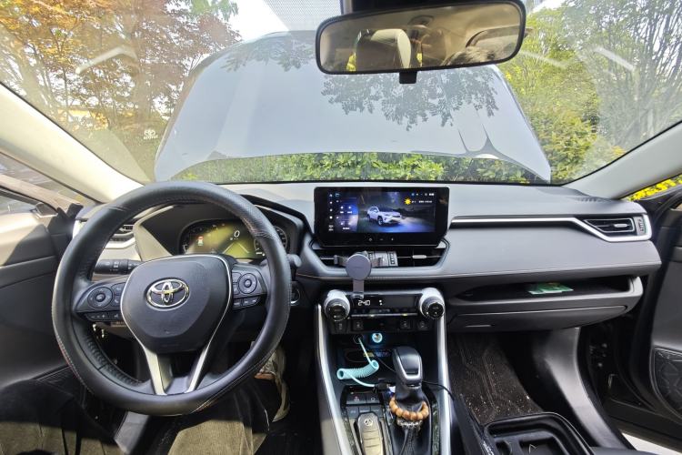 Used Toyota RAV4 2024 2.0L CVT Two-Wheel Drive Fashion Plus Edition Center Console
