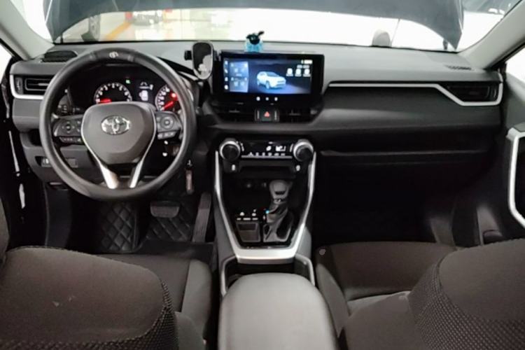 Used Toyota RAV4 2024 2.0L CVT Two-Wheel Drive Urban Edition Center Console