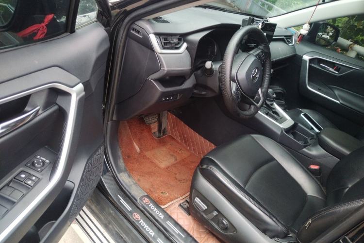 Used Toyota RAV4 2024 2.0L CVT Two-Wheel Drive Fashion Edition Driver Seat