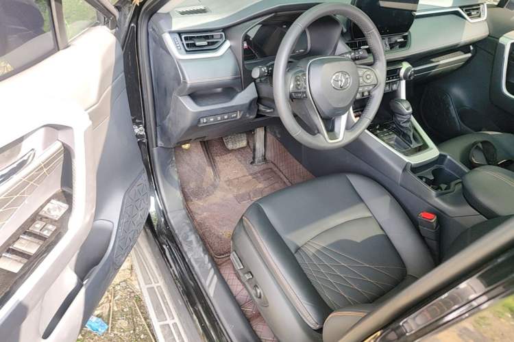 Used Toyota RAV4 2024 2.0L CVT Two-Wheel Drive Fashion Plus Edition Driver Seat