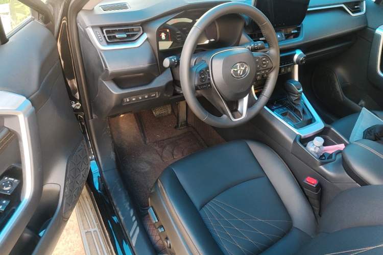 Used Toyota RAV4 2024 2.0L CVT Two-Wheel Drive Fashion Plus Edition Driver Seat