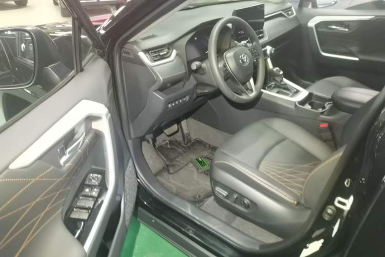 Used Toyota RAV4 2024 2.0L CVT Two-Wheel Drive Fashion Plus Edition Driver Seat