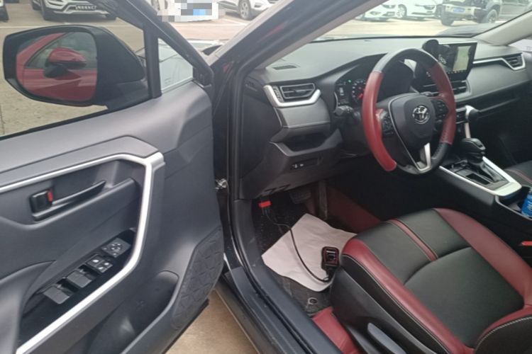 Used Toyota RAV4 2024 2.0L CVT Two-Wheel Drive Urban Edition Driver Seat