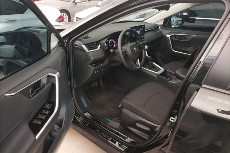 Used Toyota RAV4 2024 2.0L CVT Two-Wheel Drive Urban Edition Driver Seat