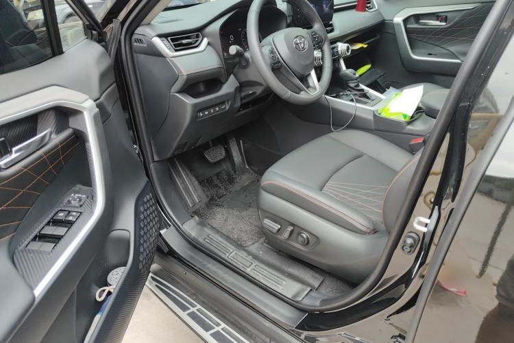 Used Toyota RAV4 2024 2.0L CVT Two-Wheel Drive Fashion Plus Edition Driver Seat