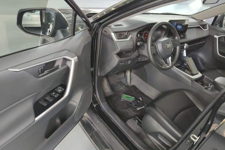 Used Toyota RAV4 2024 2.0L CVT Two-Wheel Drive Urban Edition Driver Seat