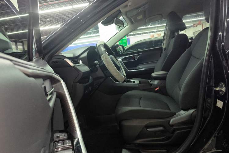 Used Toyota RAV4 2024 2.0L CVT Two-Wheel Drive Urban Edition Driver Seat