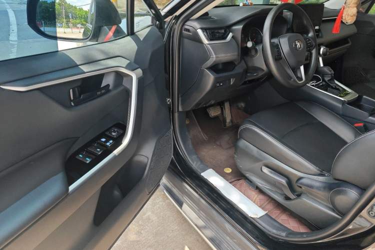Used Toyota RAV4 2024 2.0L CVT Two-Wheel Drive Urban Edition Driver Seat