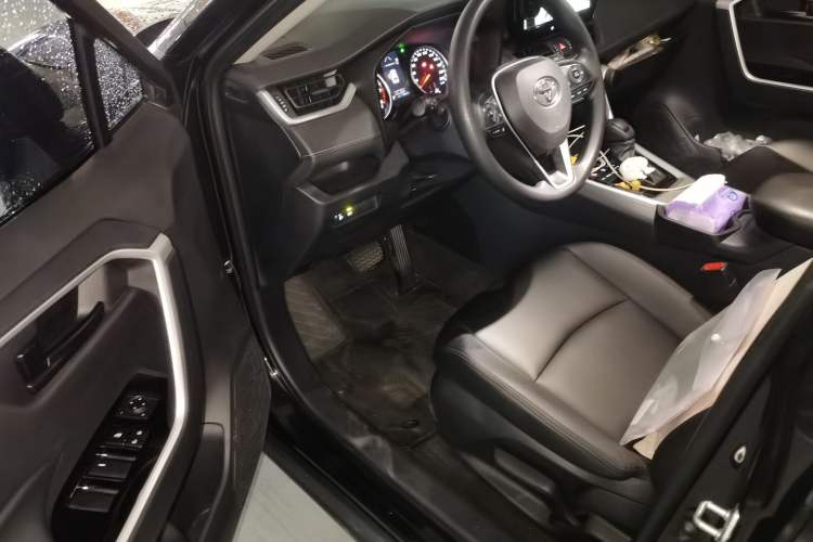 Used Toyota RAV4 2024 2.0L CVT Two-Wheel Drive Urban Edition Driver Seat
