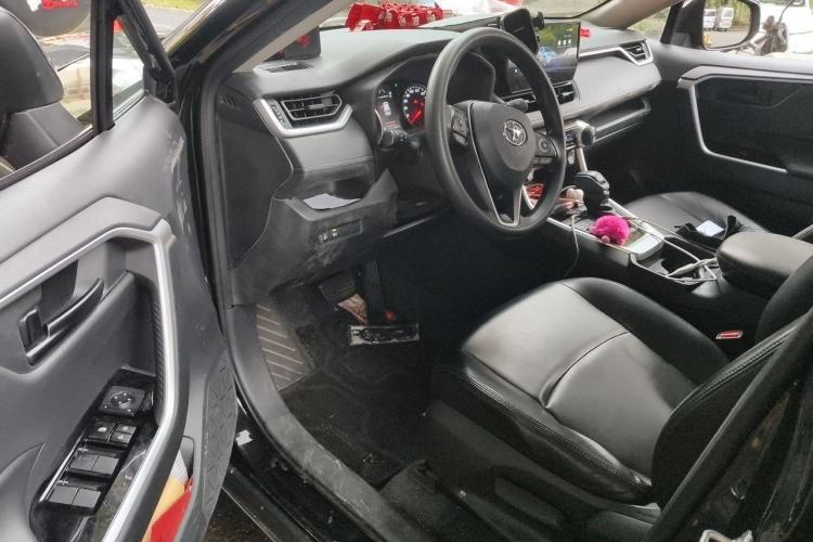 Used Toyota RAV4 2024 2.0L CVT Two-Wheel Drive Urban Edition Driver Seat