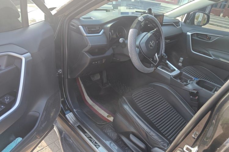 Used Toyota RAV4 2024 2.0L CVT Two-Wheel Drive Urban Edition Driver Seat