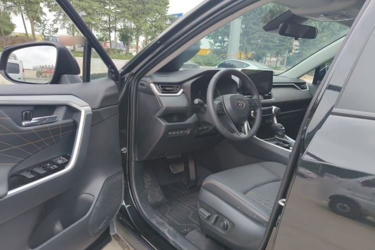 Used Toyota RAV4 2024 2.0L CVT Two-Wheel Drive Fashion Plus Edition Driver Seat