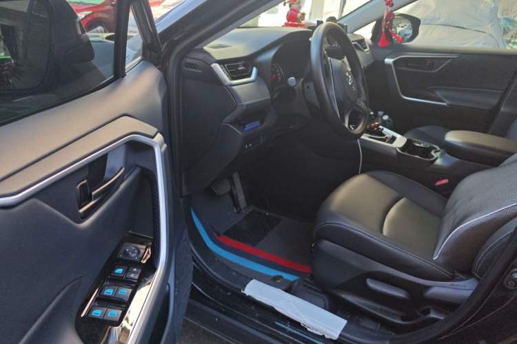 Used Toyota RAV4 2024 2.0L CVT Two-Wheel Drive Urban Edition Driver Seat