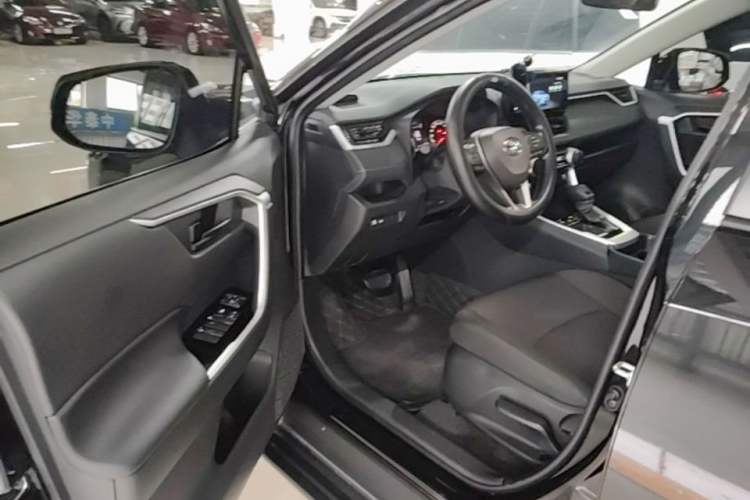 Used Toyota RAV4 2024 2.0L CVT Two-Wheel Drive Urban Edition Driver Seat