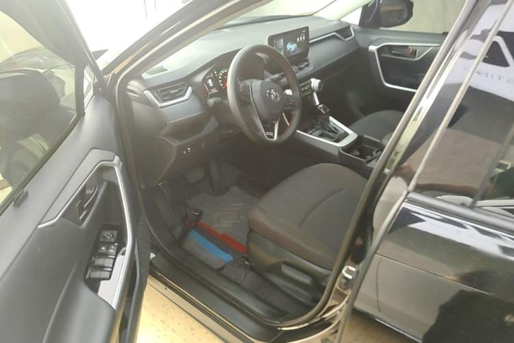 Used Toyota RAV4 2024 2.0L CVT Two-Wheel Drive Urban Edition Driver Seat