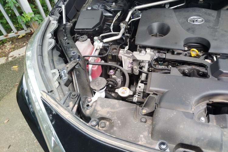 Used Toyota RAV4 2024 2.0L CVT Two-Wheel Drive Fashion Edition Engine Bay Right